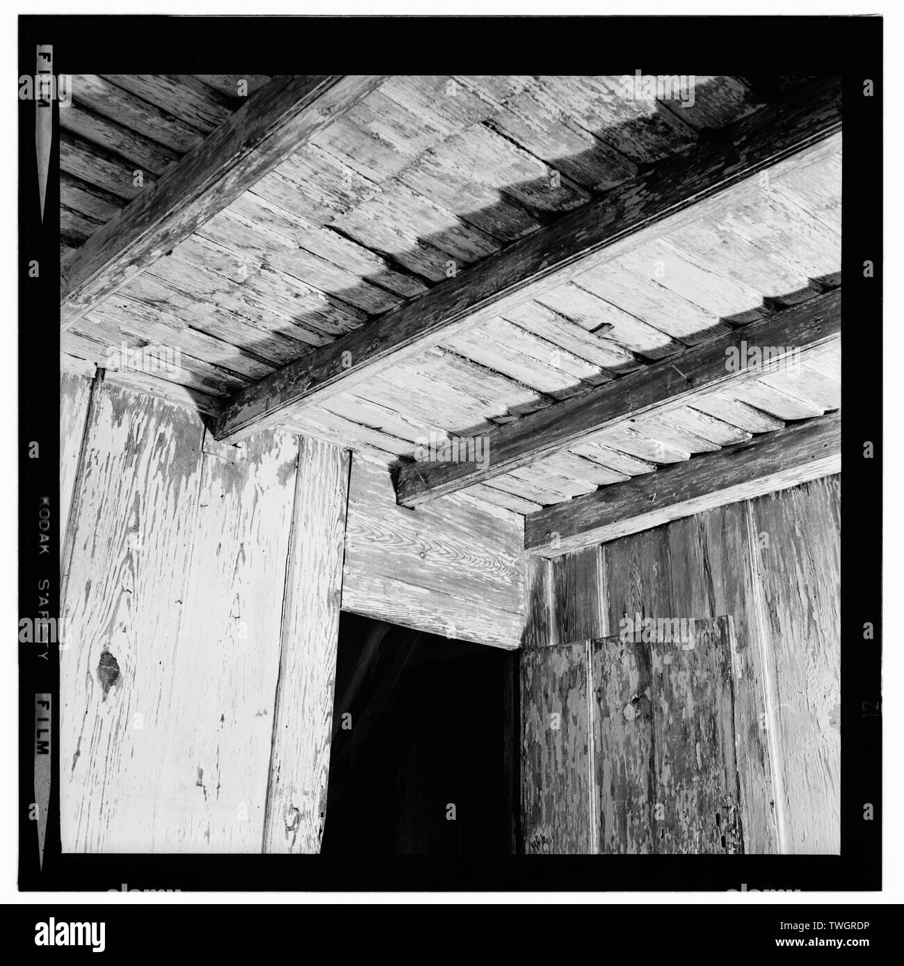 ROOF, DETAIL OF ORIGINAL RIVEN CLAPBOARDS - Clover Fields, Forman's Lodge Road, Wye Mills, Talbot County, MD; Hemsley, William; Forman; Langenbach, Randolph, photographer; Smith, Delos H, photographer Stock Photo