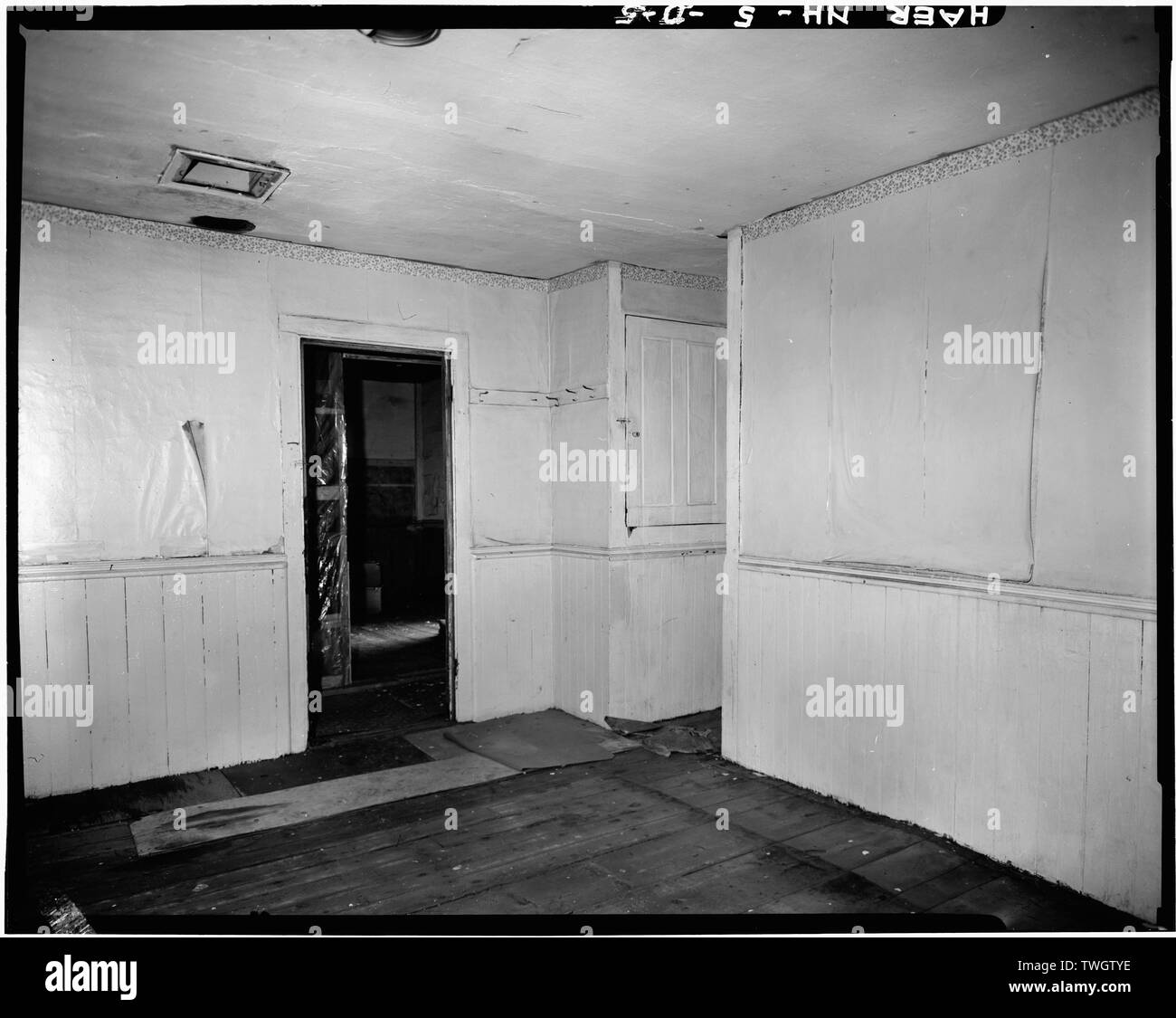 ROOM INTERIOR. - River Street Historic District, 36 River Street (House), Claremont, Sullivan County, NH Stock Photo