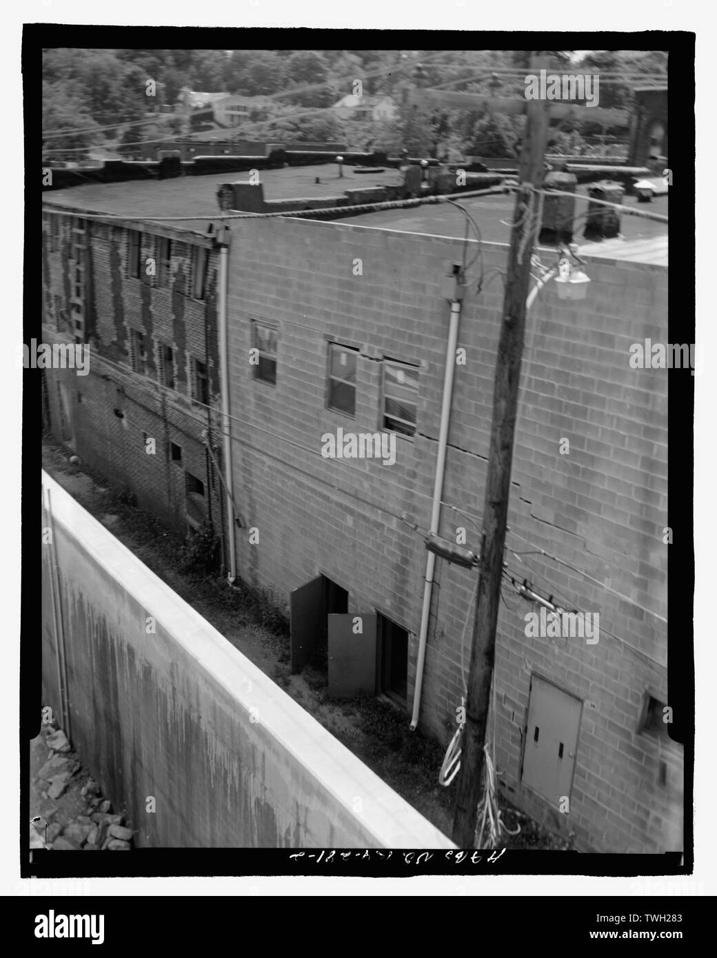 Rear view, southeast - Goalder and Goalder Insurance Building, 200 Block of Clinton Street, Hickman, Fulton County, KY; Calloway, Deborah, transmitter; Donald, Larry, photographer; Holland, Richard, historian Stock Photo