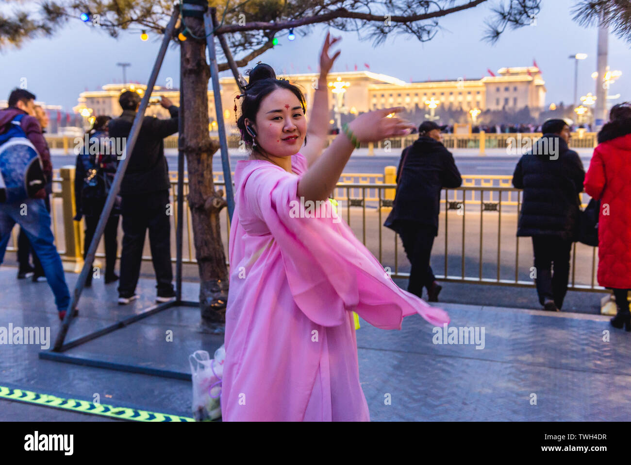 Chinese woman wearing pink dress hi-res stock photography and images - Alamy