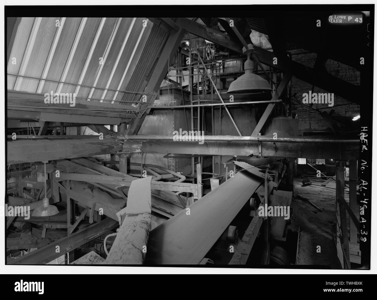 SAND HANDLING UNIT -1, SHOWING TIMBER FRAMING OF ORIGINAL GREY IRON FOUNDRY SAWTOOTH ROOF. - Stockham Pipe and Fittings Company, Grey Iron Foundry, 4000 Tenth Avenue North, Birmingham, Jefferson County, AL Stock Photo