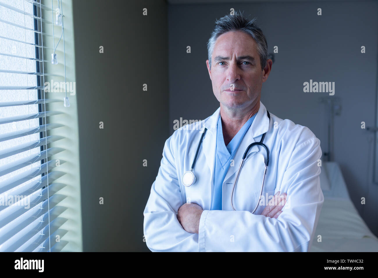 Mature adult caucasian male doctor hi-res stock photography and images ...