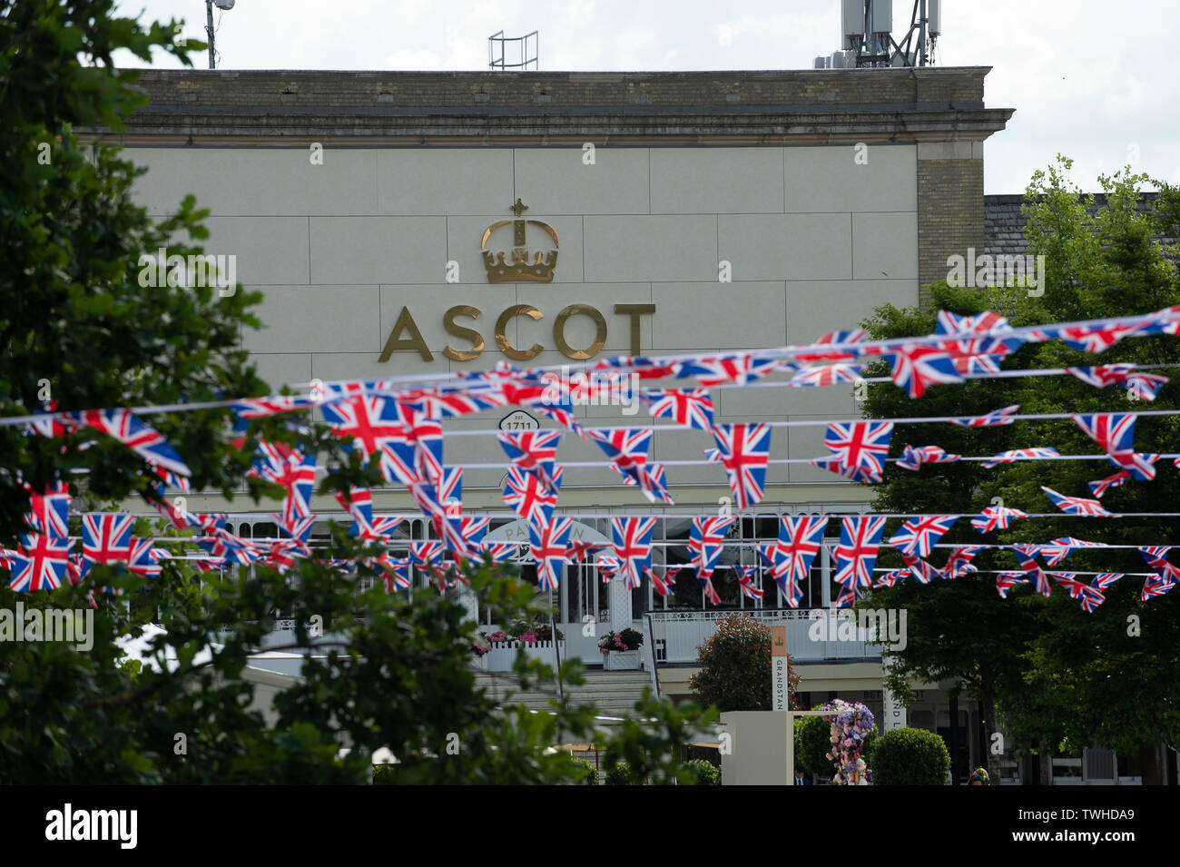 Ascot, Berkshire, UK. 20th June, 2019. Union Jacks flutter in the wind ...