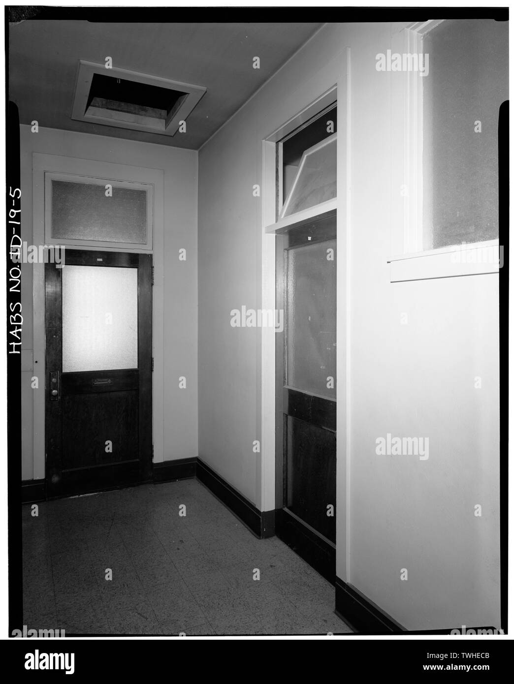 SECOND FLOOR INTERIOR HALL PARTITIONS AND DOORS - Montandon Building, 722 West Idaho Street, Boise, Ada County, ID Stock Photo