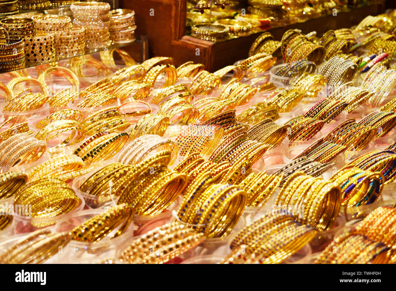 Dubai Gold Ring Stock Photos & Dubai Gold Ring Stock Images Alamy