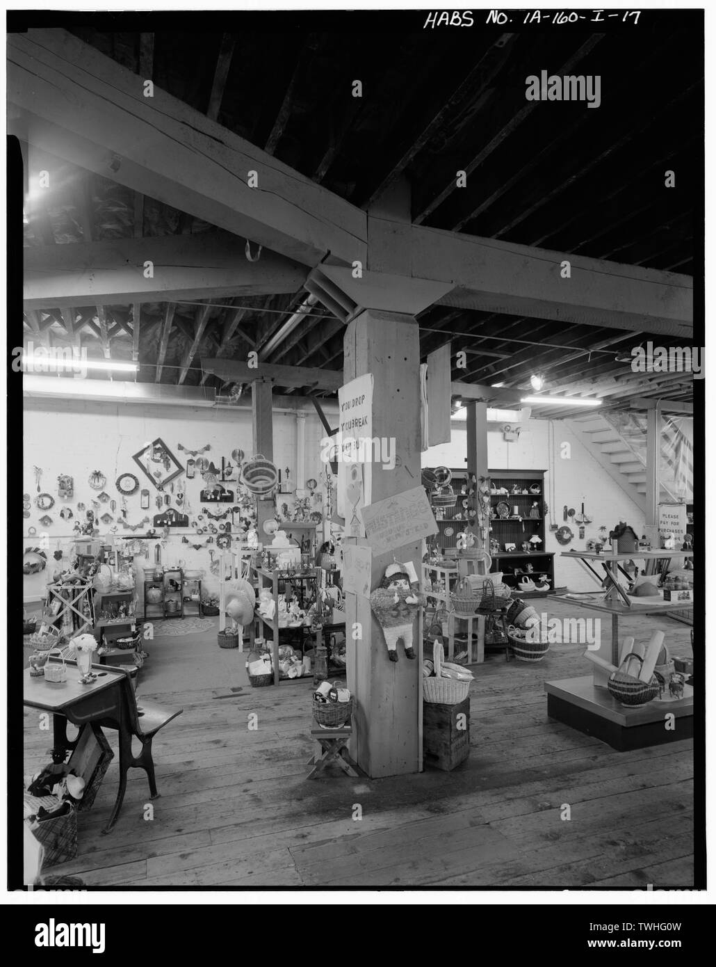 SECOND FLOOR WAREHOUSE SPACE, SHOWING COLUMN AND BEAM CONNECTION. VIEW TO NORTHEAST. - Commercial and Industrial Buildings, Dubuque Seed Company Warehouse, 169-171 Iowa Street, Dubuque, Dubuque County, IA Stock Photo