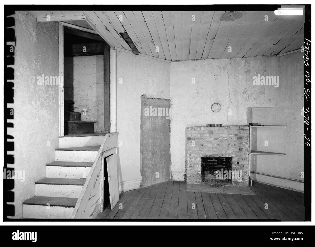SECOND FLOOR, EAST ROOM, LOOKING NORTH - Zelotes Holmes House, 619 East Main Street, Laurens, Laurens County, SC; Holmes, Zelotes; Cary, Brian, transmitter Stock Photo