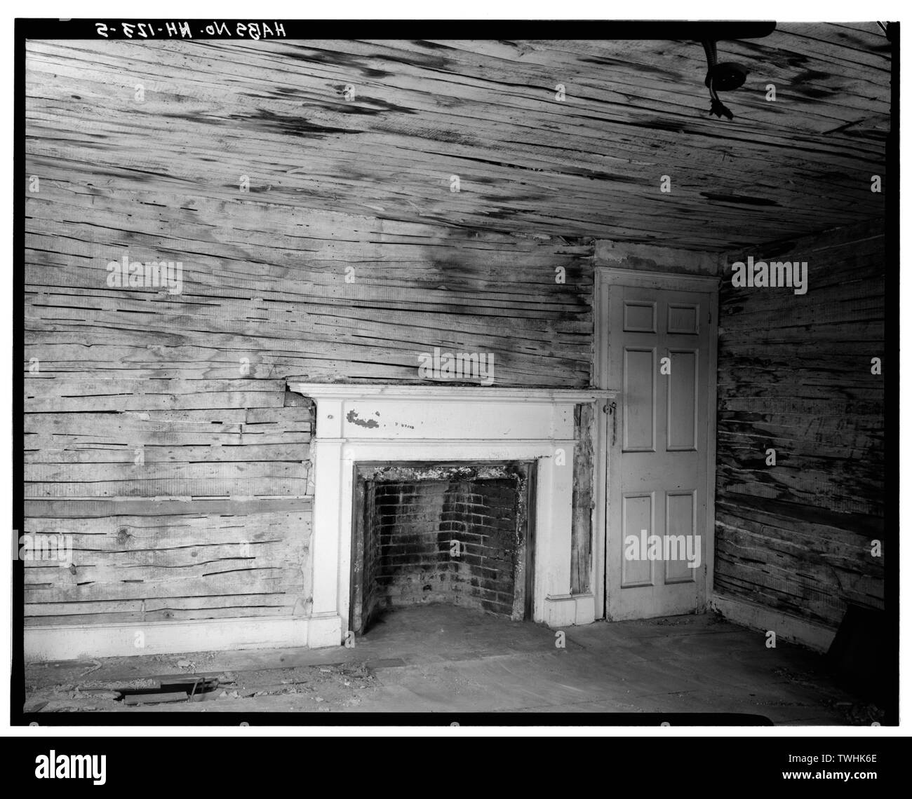 SECOND FLOOR, SOUTHEAST CORNER ROOM, LOOKING WEST 1719 Market Street