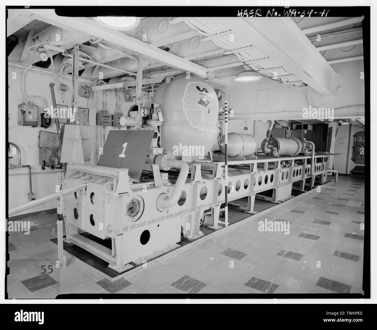 SENIOR OFFICERS' STATEROOM AFT LOOKING FORWARD CENTERLINE TO