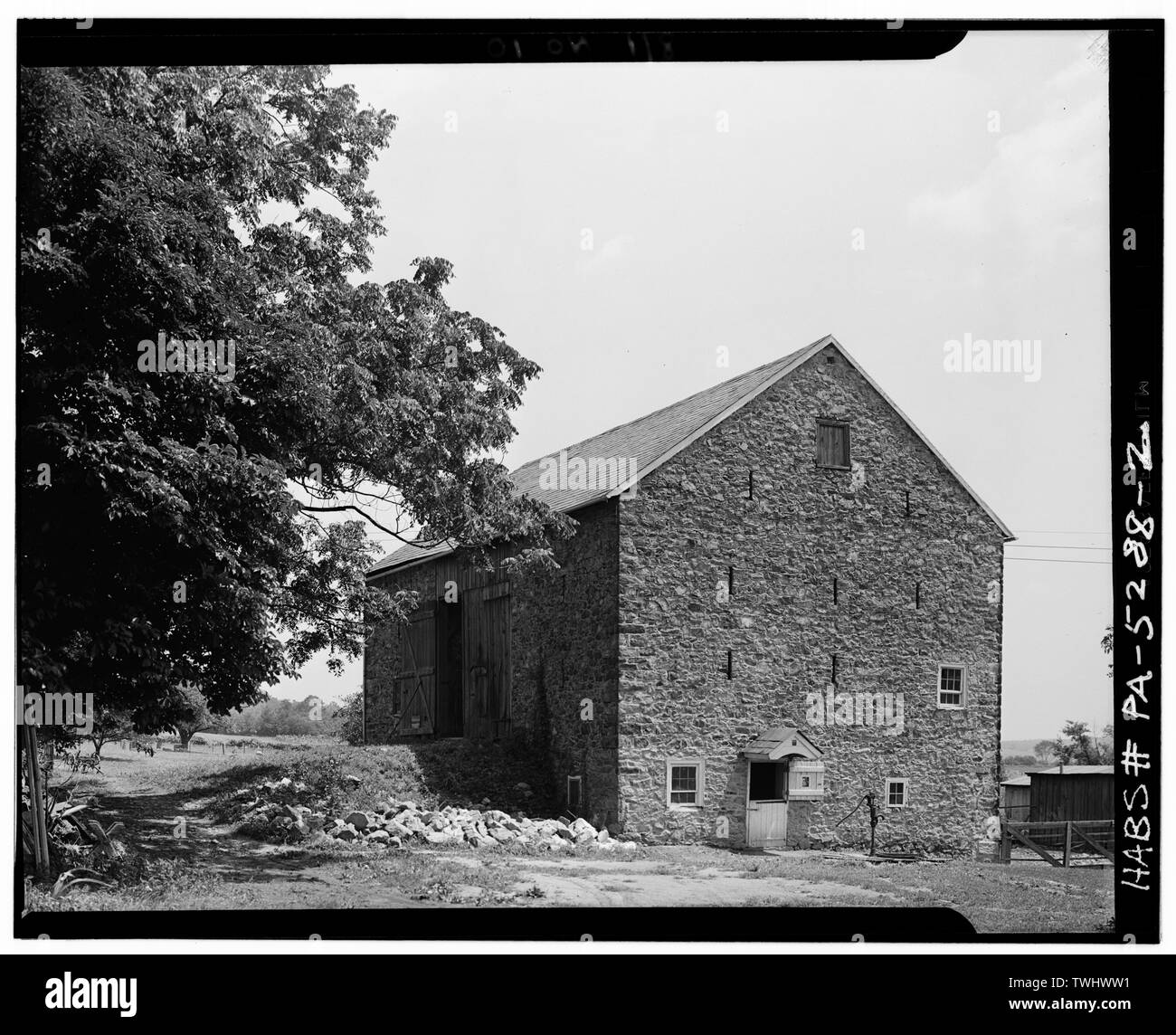 SIDE AND REAR VIEWS. NOTE DOOR HOOD AND VENTILATOR SLITS ON SIDE ELEVATION - Stone Barn (1790), State Route 212 (Springfield Township), Springtown, Bucks County, PA; Dornbusch, Charles H, photographer Stock Photo