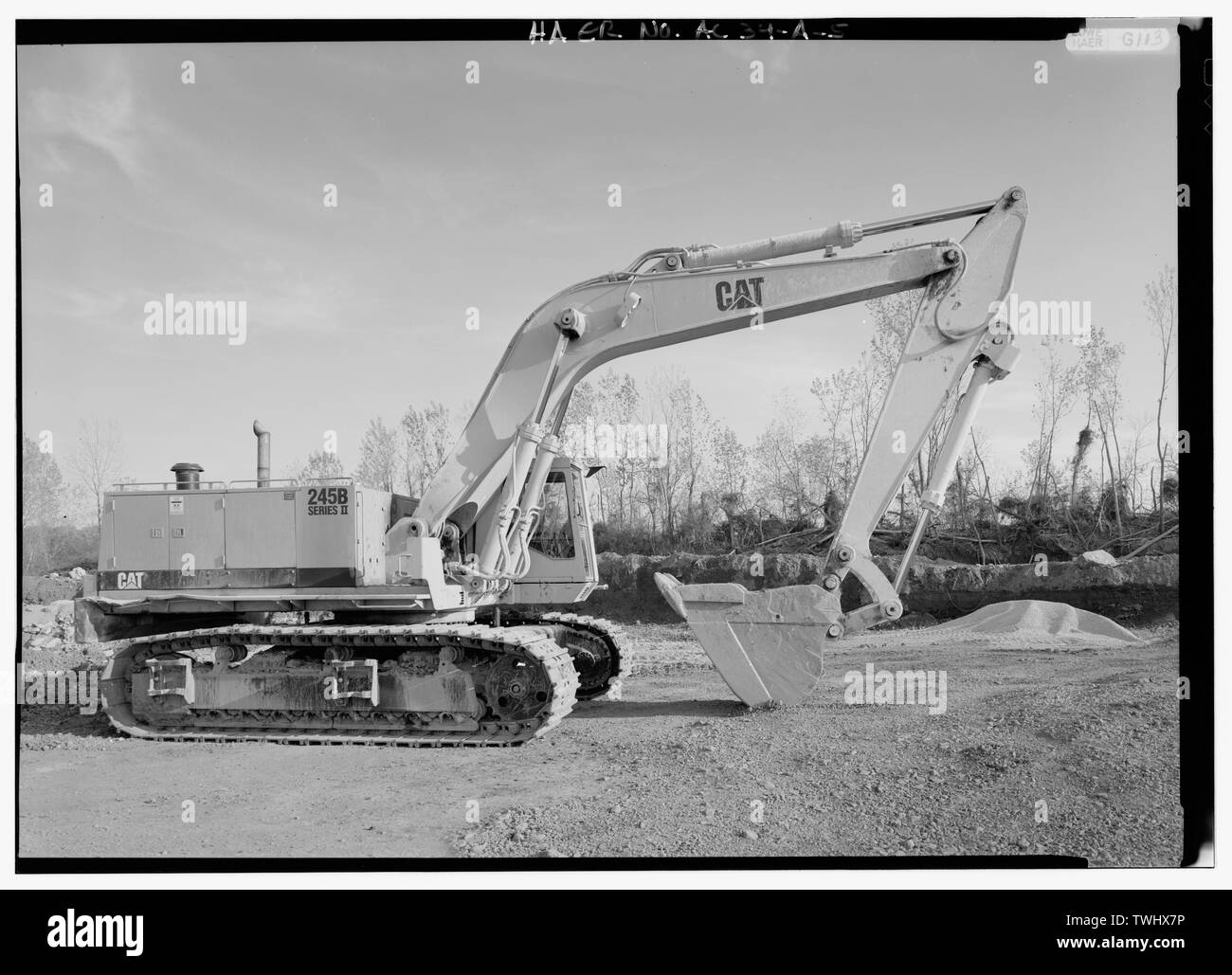 SIDE ELEVATION, CATERPILLAR 245B SERIES II HYDRAULIC EXCAVATOR ('OR