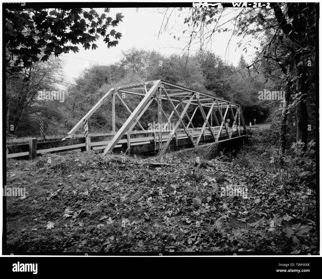 SIDE VIEW OF BRIDGE LOOKING SOUTHEAST - West Wishkah Bridge, West Wishkah Road Spanning Wishkah River Middle Fork, Aberdeen, Grays Harbor County, WA; Seffield, F D; Coast Bridge Company Stock Photo