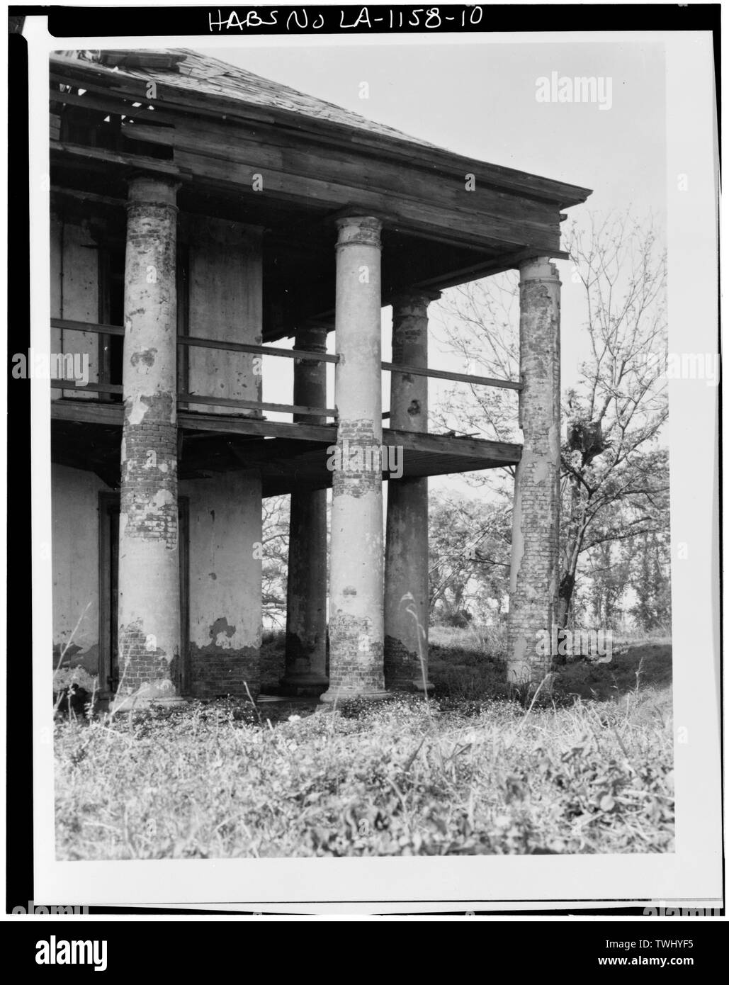 SIDE, DETAIL OF CORNER Seven Oaks Plantation, Westwego, Jefferson