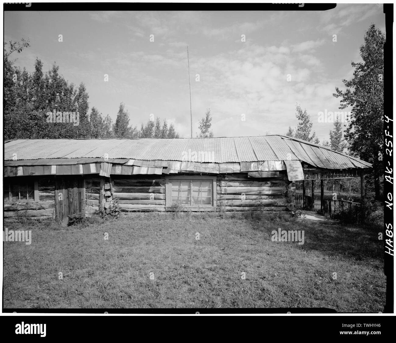 SIDE, LOOKING NORTH - Heppenstall-Green Cabin, Koyukuk River at Wiseman Creek, Bettles Vicinity, Wiseman, Yukon-Koyukuk Census Area, AK Stock Photo