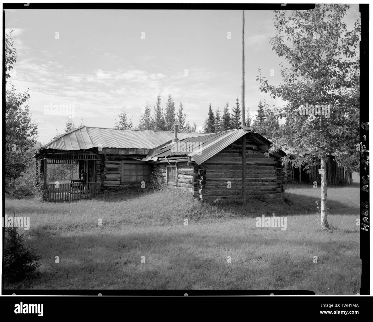 SIDE, LOOKING SOUTH BY SOUTHWEST - Heppenstall-Green Cabin, Koyukuk River at Wiseman Creek, Bettles Vicinity, Wiseman, Yukon-Koyukuk Census Area, AK Stock Photo
