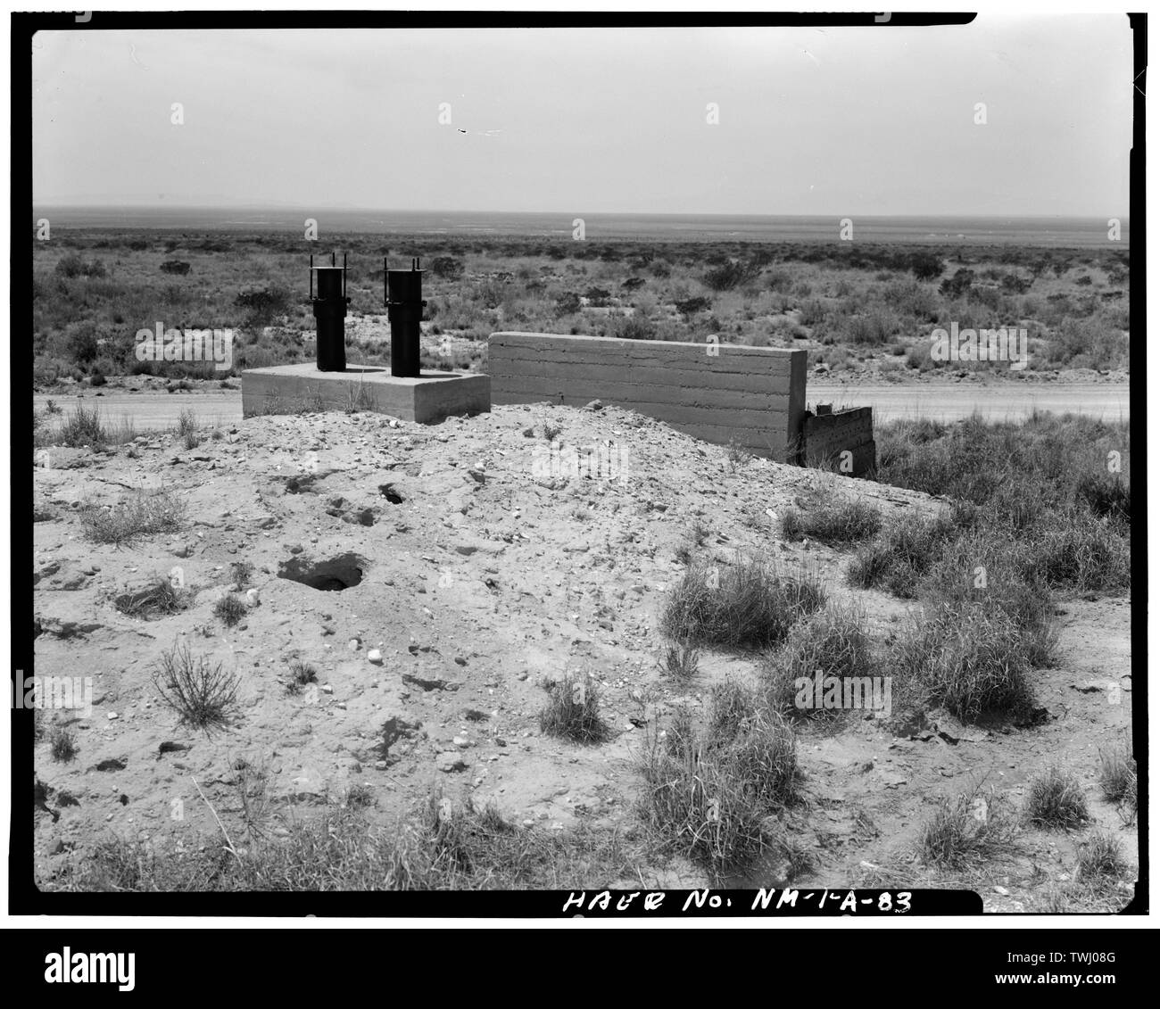 SITE INSTRUMENTATION INSTRUMENTATION BUNKER AT 600 NORTHWEST, LOOKING