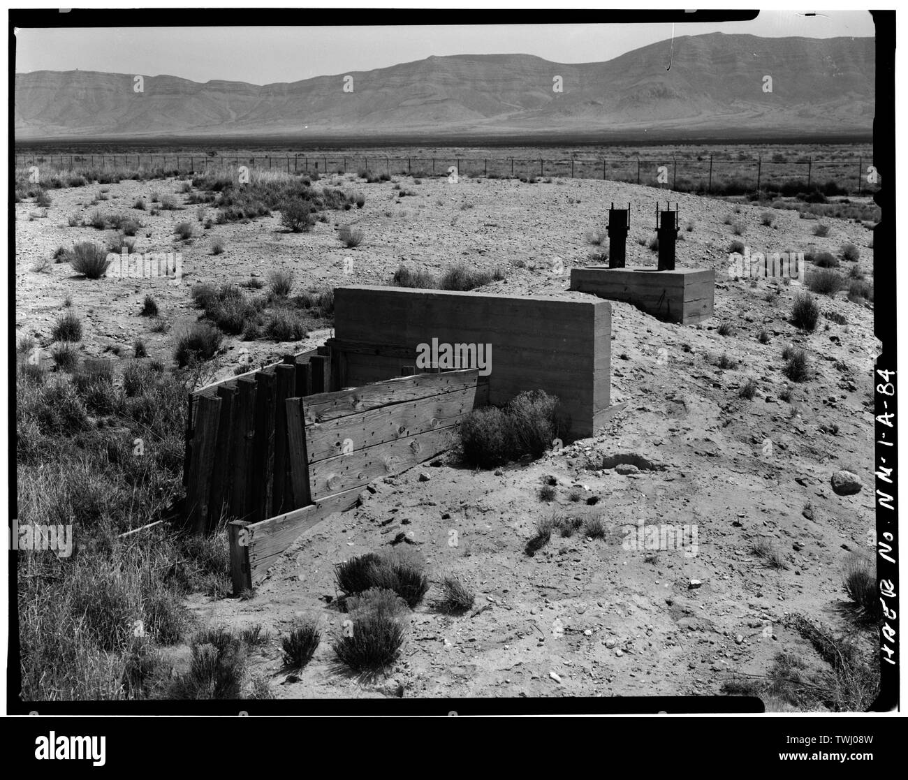 SITE INSTRUMENTATION INSTRUMENTATION BUNKER AT 600 NORTHWEST, LOOKING
