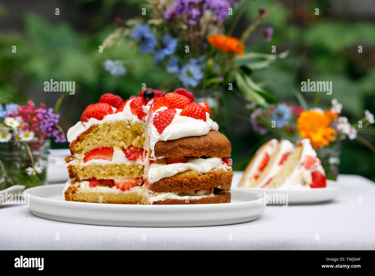 Celebratory strawberry cake hi-res stock photography and images - Alamy