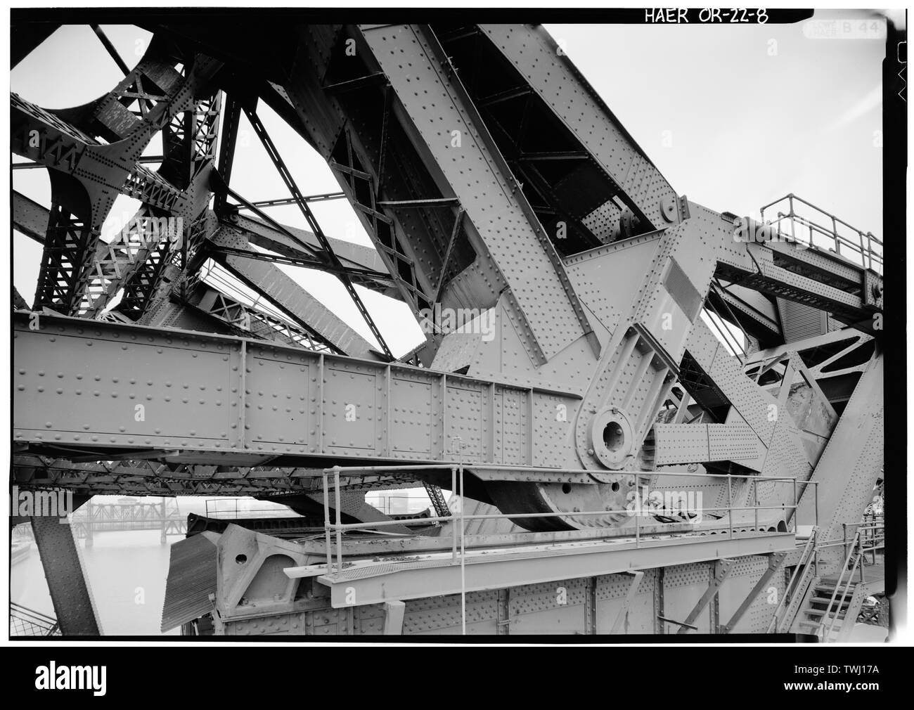 Same as OR-22-7, in midway position - Broadway Bridge, Spanning Willamette River at Broadway Street, Portland, Multnomah County, OR Stock Photo