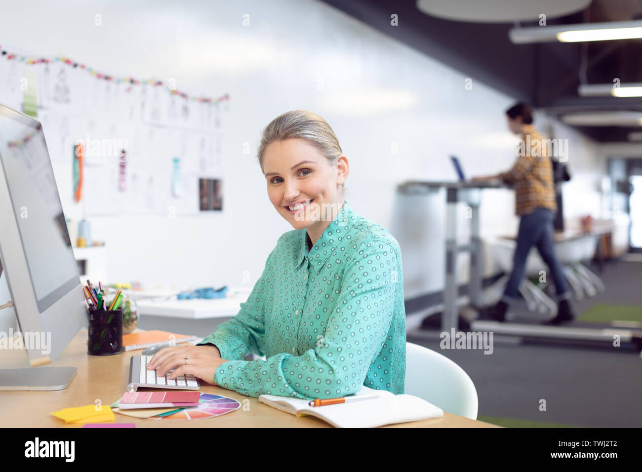 Female working men hi-res stock photography and images - Alamy