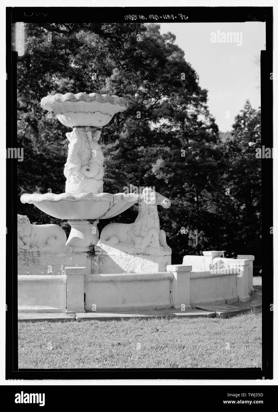 Sculpture, close view of the marble fountain - National Park Seminary, Bounded by Capitol Beltway (I-495), Linden Lane, Woodstove Avenue, and Smith Drive, Silver Spring, Montgomery County, MD; U.S.Department of the Army; Ray, Arthur; Cassedy, John Irving, A; Ament, James E; Davis, Roy Tasco; Holman, Emily Elizabeth; Schneider, Thomas Franklin; Rosenthal, James, field team; Price, Virginia B, transmitter; Ott, Cynthia, historian; Boucher, Jack E, photographer; Lavoie, Catherine C, project manager; Price, Virginia B, transmitter; Price, Virginia B, transmitter Stock Photo