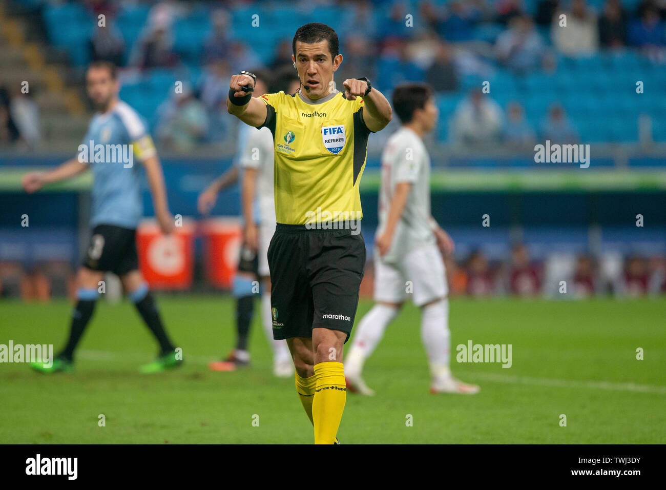 Porto Alegre, Brazil. 20th June, 2019. Arbitration of the Colombian trio Andres Rojas, assisted by Alexander Guzmán and Wilmar Navarro during a match between Uruguay and Japan, valid for the group stage of the Copa América 2019, held this Thursday (20) at the Arena of Grêmio in Porto Alegre, RS. Credit: Raul Pereira/FotoArena/Alamy Live News Stock Photo