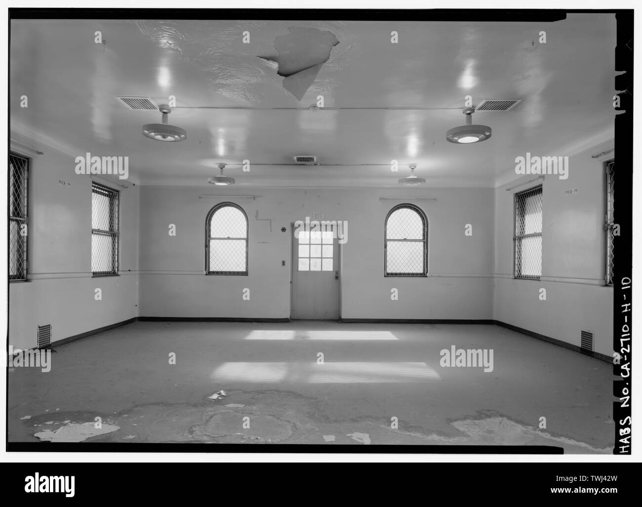 Second floor southern room, looking south. - Agnews State Hospital, Women's Quiet and Medium Building, Between North Circle Drive and Parkway South, Santa Clara, Santa Clara County, CA Stock Photo