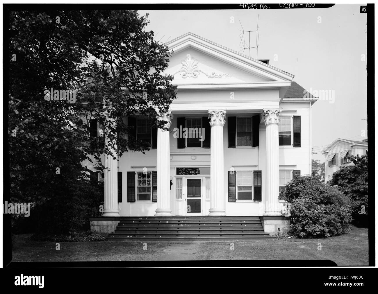 September 1966 GENERAL VIEW SOUTH (FRONT) FACADE Austin Perry House