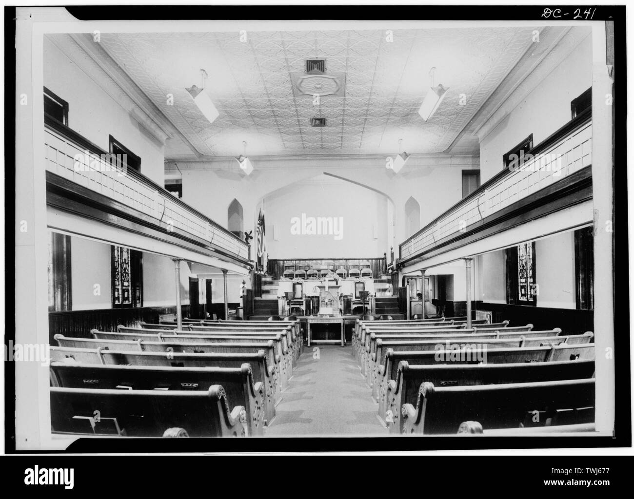 September 1969 GENERAL VIEW OF INTERIOR LOOKING SOUTH TOWARD ALTAR - First Baptist Church of Georgetown, Twenty-Seventh Street Northwest, Washington, District of Columbia, DC Stock Photo