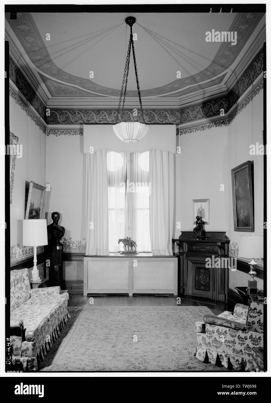 September 1969 TYPICAL SMALL PARLOR ALONG FIRST FLOOR ENTRANCE HALL - Georgetown University, Healy Building, Thirty-seventh and O Streets, Northwest, Washington, District of Columbia, DC Stock Photo