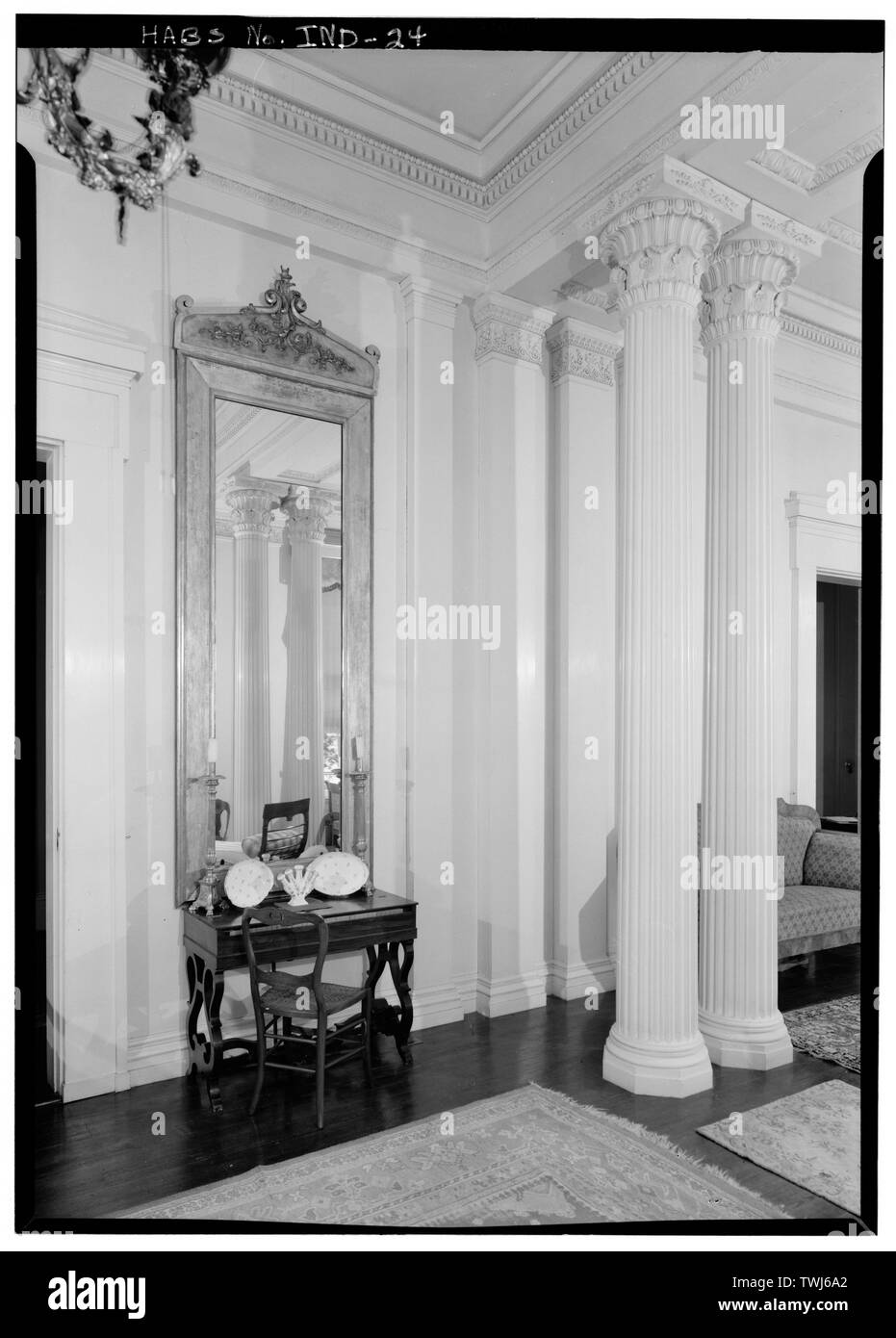 September 1971 DETAIL COLUMN IN EAST DRAWING ROOMS - Captain Charles L. Shrewsbury House, 301 West First Street (High and Poplar Streets), Madison, Jefferson County, IN; Shrewsbury, Charles Lewis; Costigan, Francis J; Jandoli, Liz, transmitter; RATIO Architects, Inc., consultant; Historic Madison Inc., sponsor; Ross, Benjamin L, architect; Boyce, Kenneth M, landscape architect; Kroll, David, project manager Stock Photo