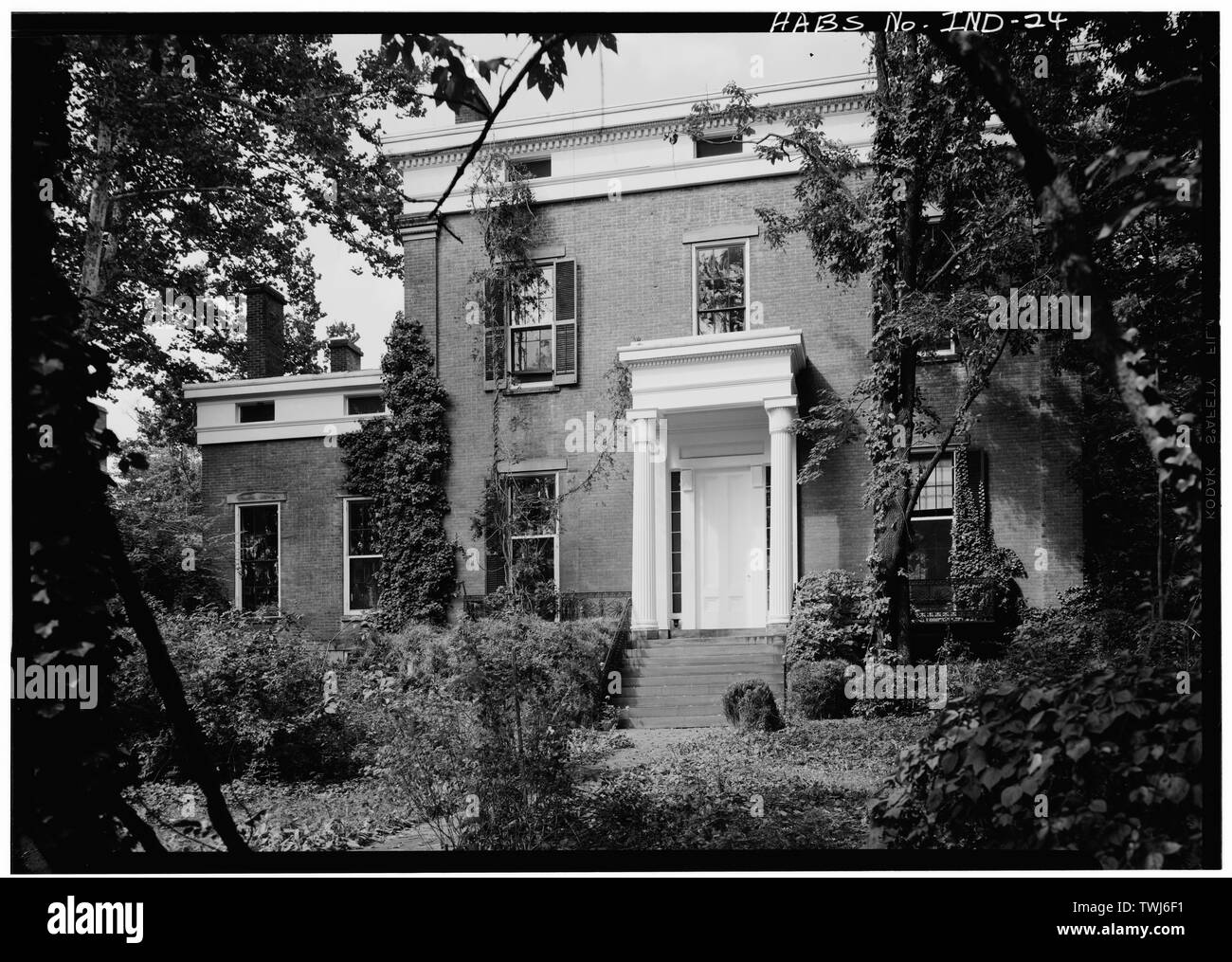September 1971 GENERAL VIEW OF SOUTH FACADE - Captain Charles L. Shrewsbury House, 301 West First Street (High and Poplar Streets), Madison, Jefferson County, IN; Shrewsbury, Charles Lewis; Costigan, Francis J; Jandoli, Liz, transmitter; RATIO Architects, Inc., consultant; Historic Madison Inc., sponsor; Ross, Benjamin L, architect; Boyce, Kenneth M, landscape architect; Kroll, David, project manager Stock Photo