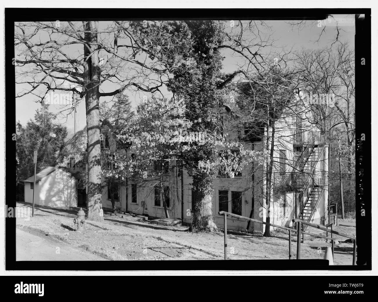 Servants Quarters, perspective view looking from the south - National Park Seminary, Service Buildings, Between Linden Lane and Beach Drive, Silver Spring, Montgomery County, MD; Cassedy, John Irving, A; Price, Virginia B, transmitter; Ott, Cynthia, historian; Boucher, Jack E, photographer; Price, Virginia B, transmitter; Lavoie, Catherine C, project manager Stock Photo