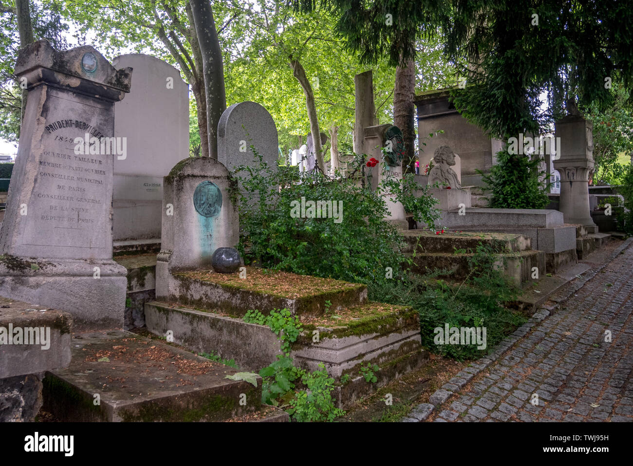 Pere Lachaise cemetery, tombs, paths and trees, Paris, France Stock Photo