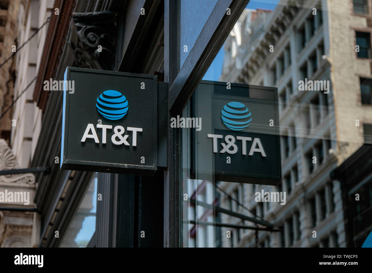 Att building new york hi-res stock photography and images - Alamy