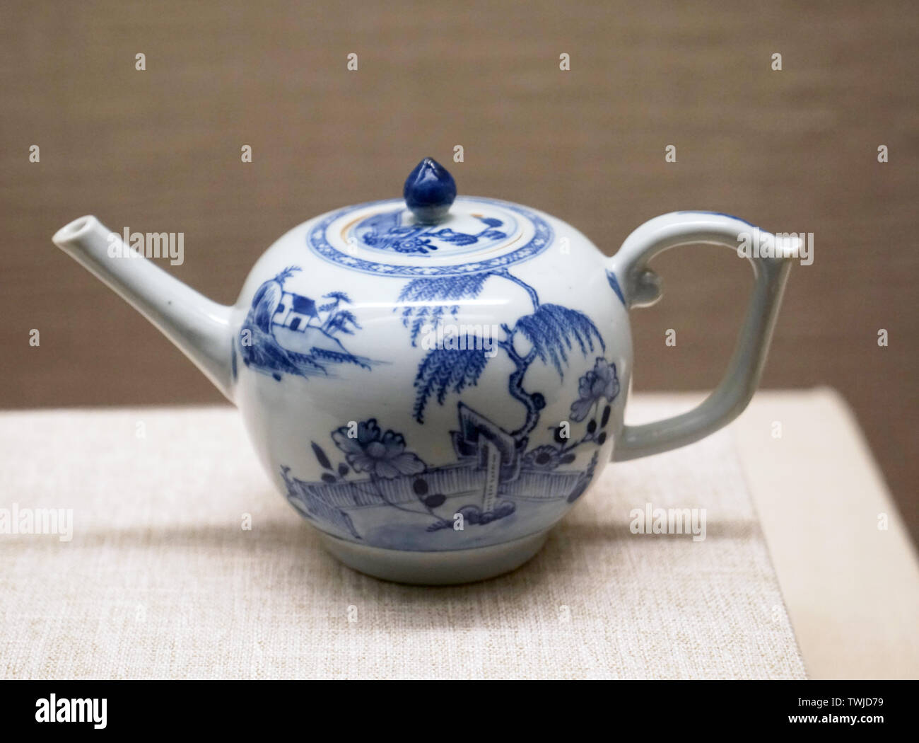 Ming Dynasty porcelain Stock Photo Alamy