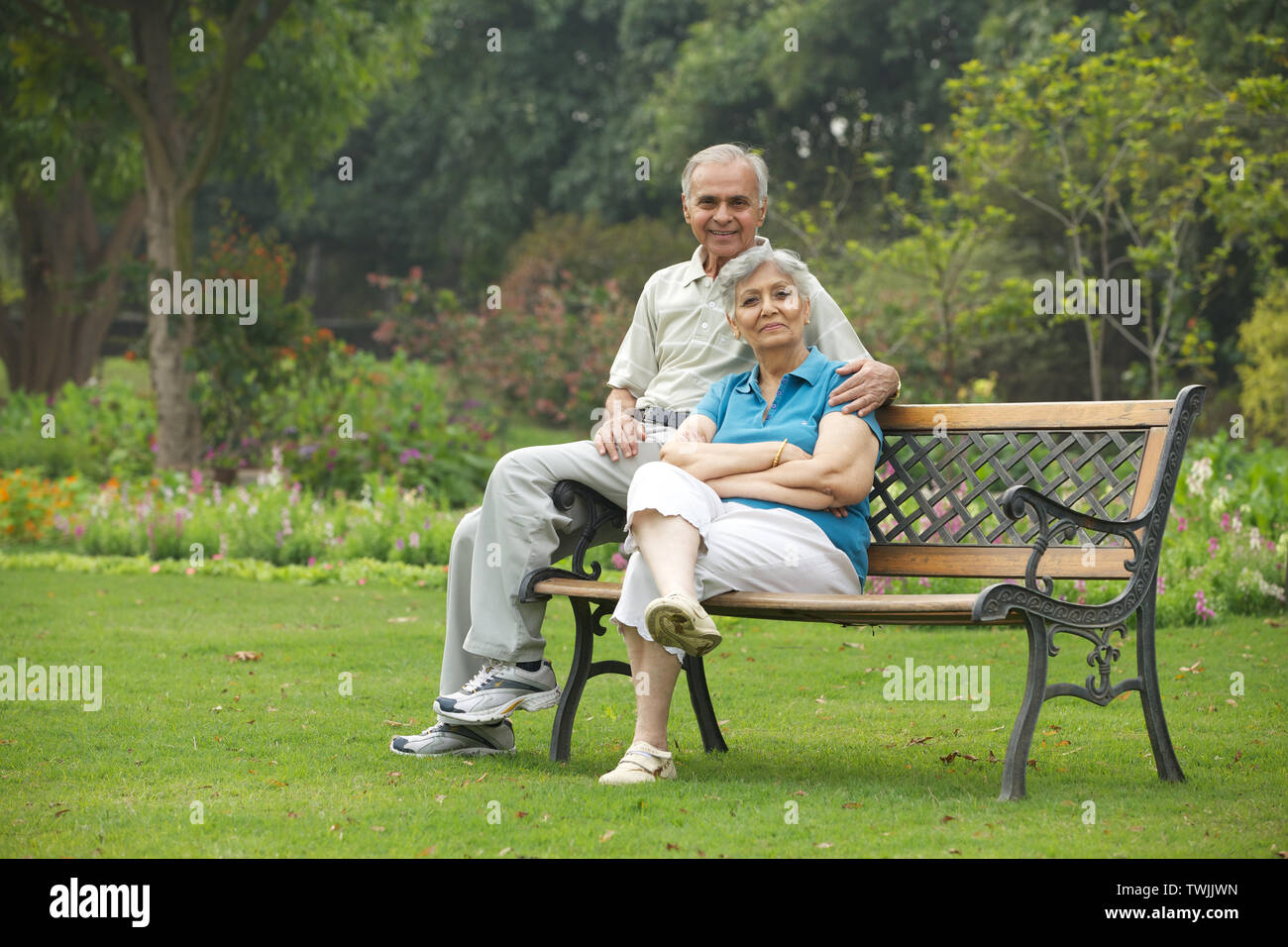 Old couple sitting on a park bench Stock Photo - Alamy