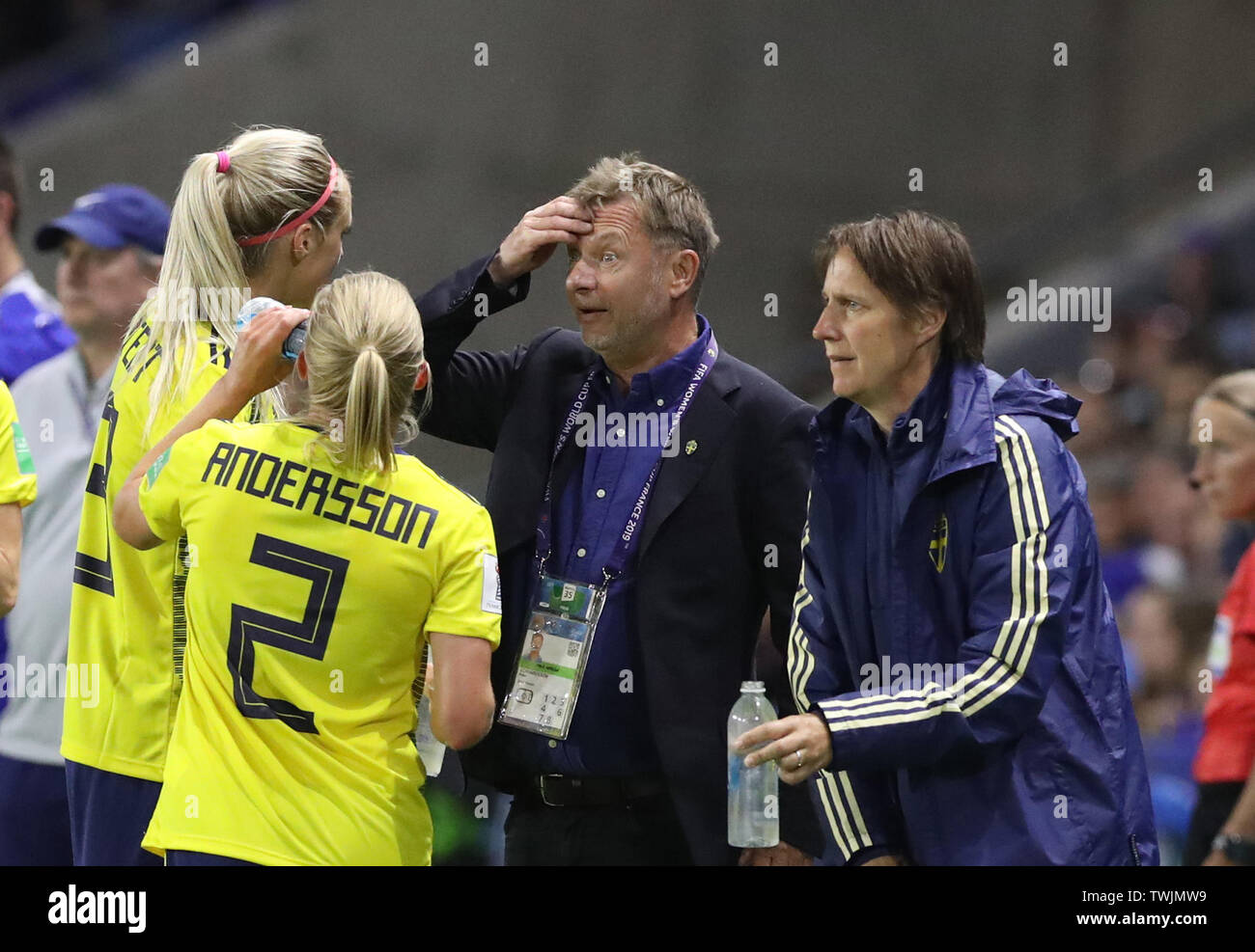 Le Havre France 20th June 2019 Head Coach Peter Gerhardsson 2nd R Of Sweden Talks To Players During The Group F Match Between The United States And Sweden At The 2019 Fifa