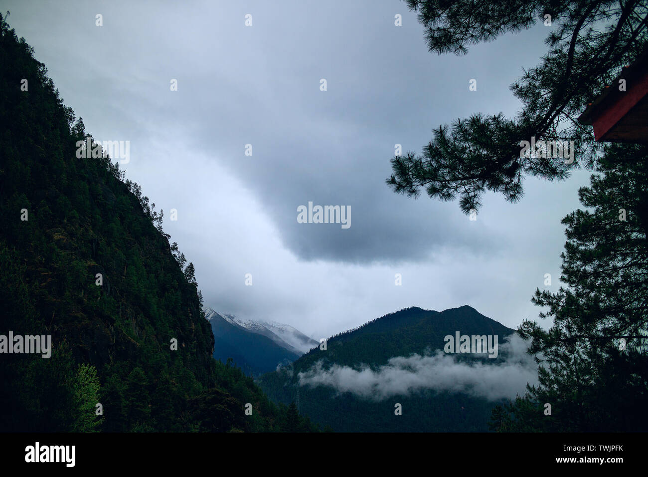 The tangula mountains hi-res stock photography and images - Alamy