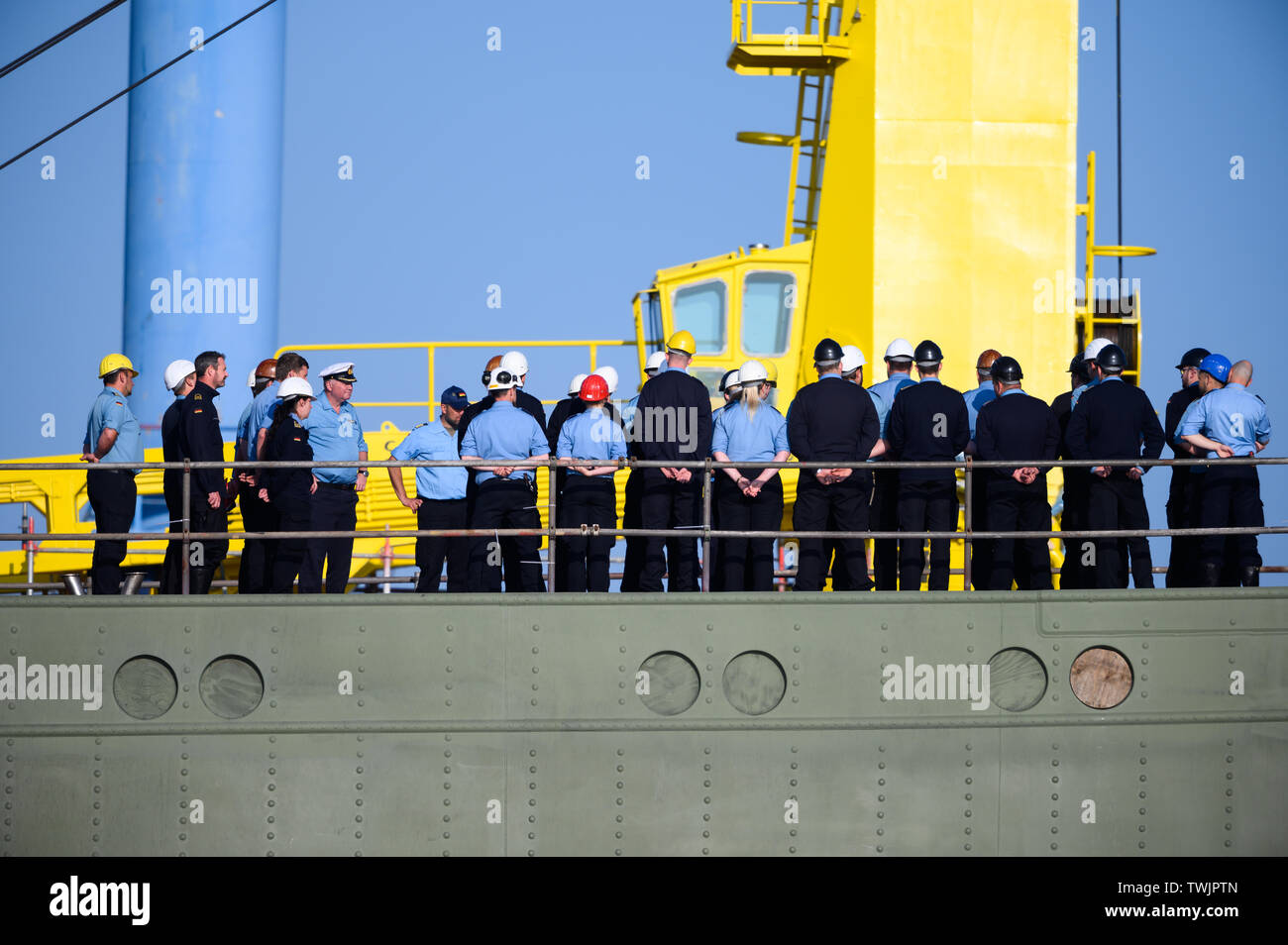 Bremerhaven, Germany. 21st June, 2019. Nils Brandt (7.f.l.), commander of the "Gorch Fock", is standing with the crew on the deck of the naval sailer "Gorch Fock". The naval training ship "Gorch Fock" is being launched in Bremerhaven today after more than three years in the dock. Credit: Mohssen Assanimoghaddam/dpa/Alamy Live News Stock Photo