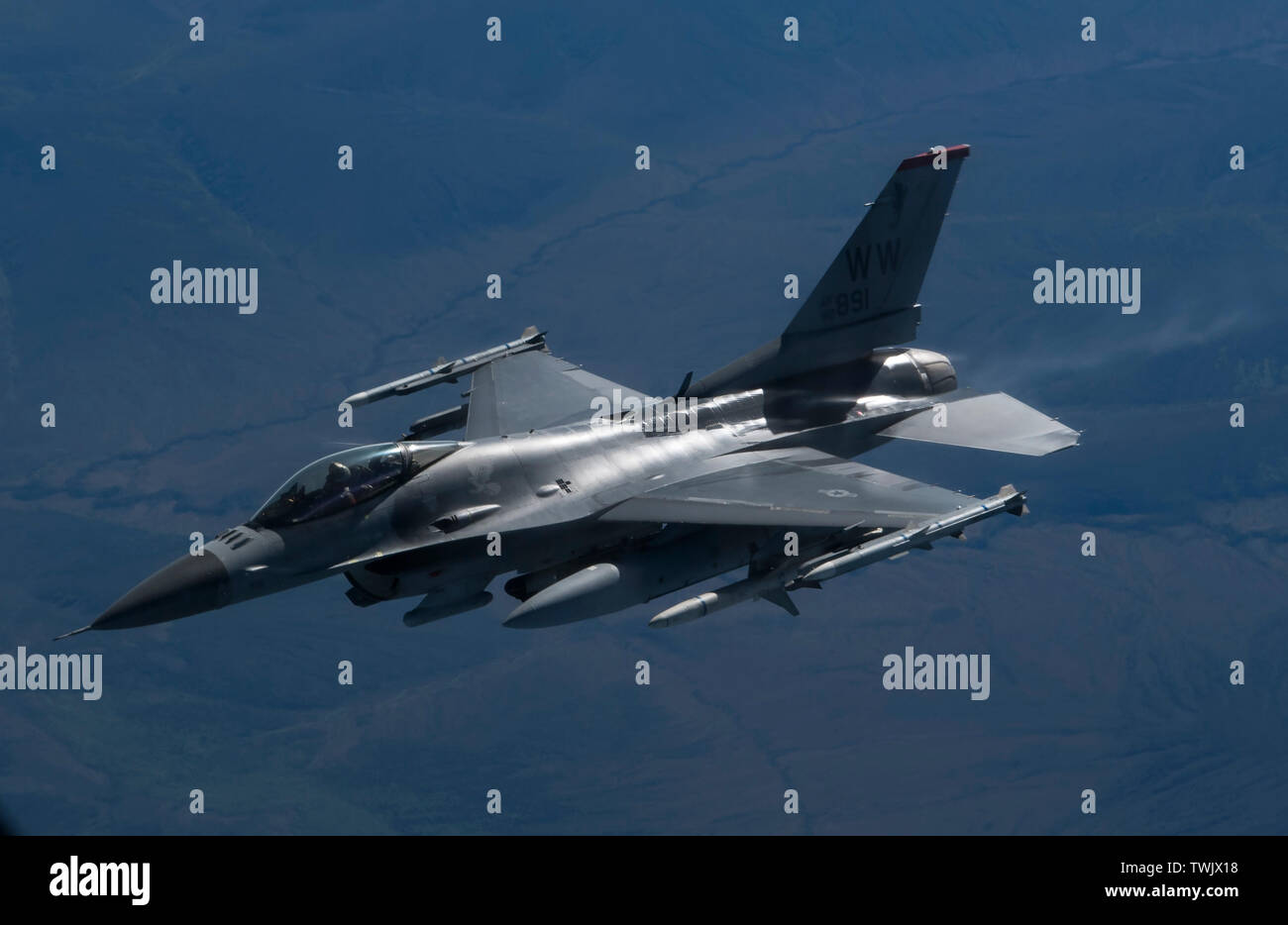 A U.S. Air Force F-16 Fighting Falcon pilot from the 13th Fighter ...