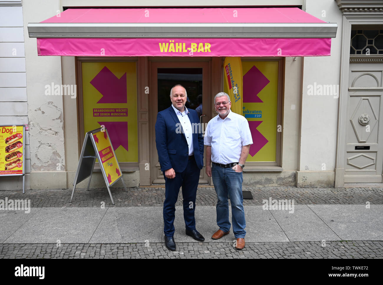 Potsdam, Germany. 21st June, 2019. Hans-Peter Goetz (l), top candidate of  the FDP in Brandenburg, and Axel Graf Bülow, FDP state chairman, are  standing in front of the "Wähl-Bar", the FDP election