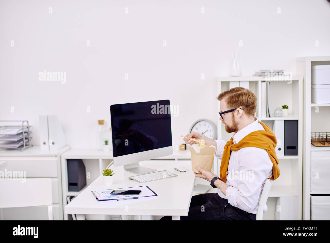 Healthy snack computer work hi-res stock photography and images - Alamy
