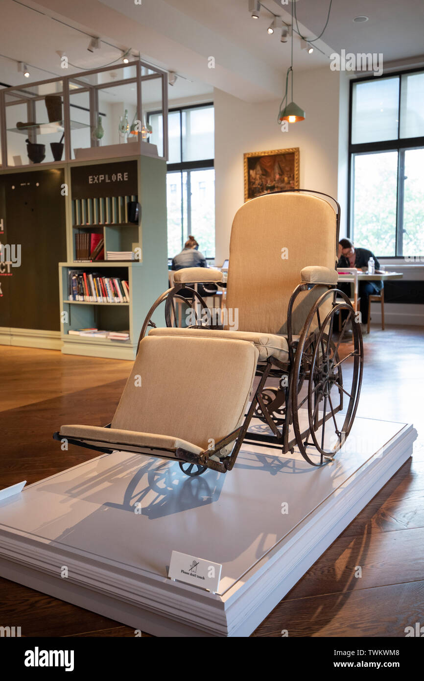 The collection reading room Stock Photo Alamy