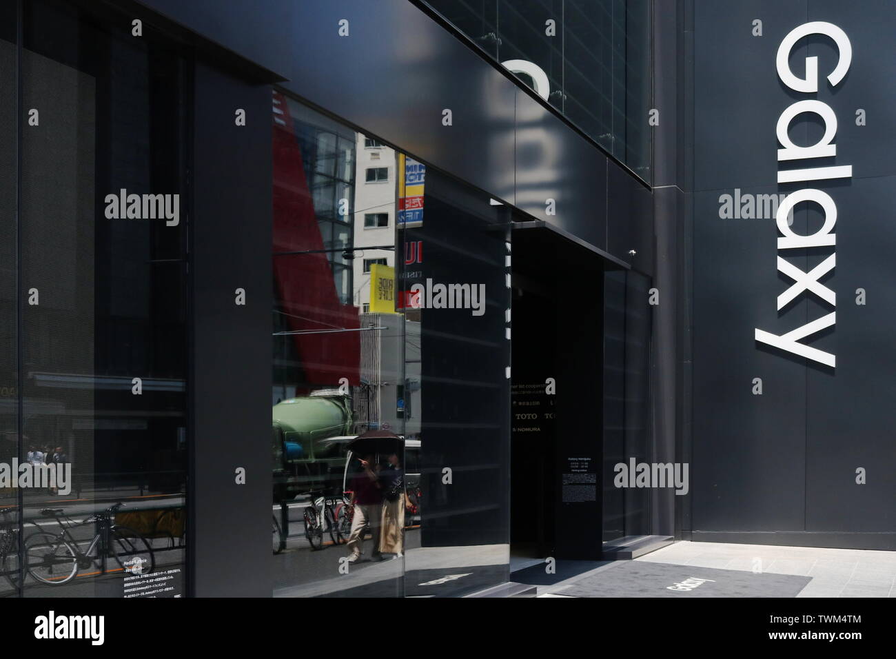 galaxy store is running in the background