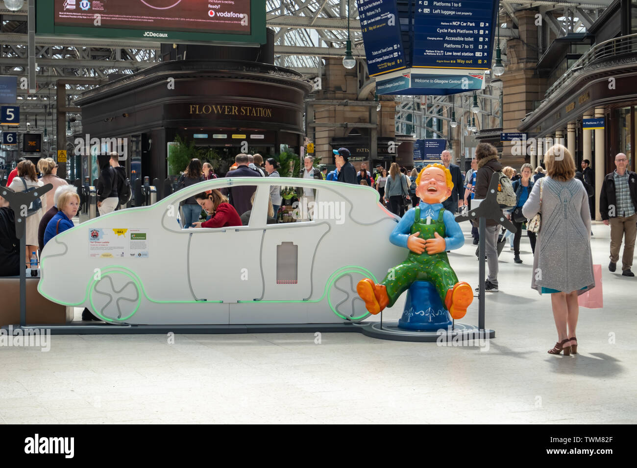 Glasgow, Scotland, UK. 21st June, 2019.Yer Green Laddie, created by 24 Design Ltd. ‘Yer Green Laddie’ is looking to get his car charged before travelling around Scotland on his BIG Bucket Trail… but he needs your help! Spin the turbines to get him and his car on the go with ‘Green Power’. The sculpture is part of Oor Wullie’s BIG Bucket Trail. Credit: Skully/Alamy Live News Stock Photo