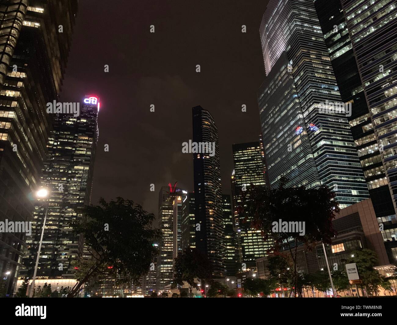 Singapore night silhouette hi-res stock photography and images - Alamy
