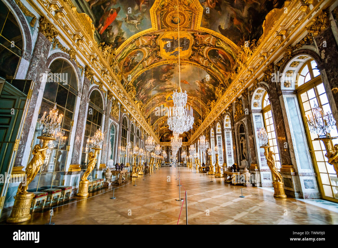 Palace Of Versailles Hall Of Mirrors Wallpaper palace-of-versailles-hall-of-mirrors-wallpaper