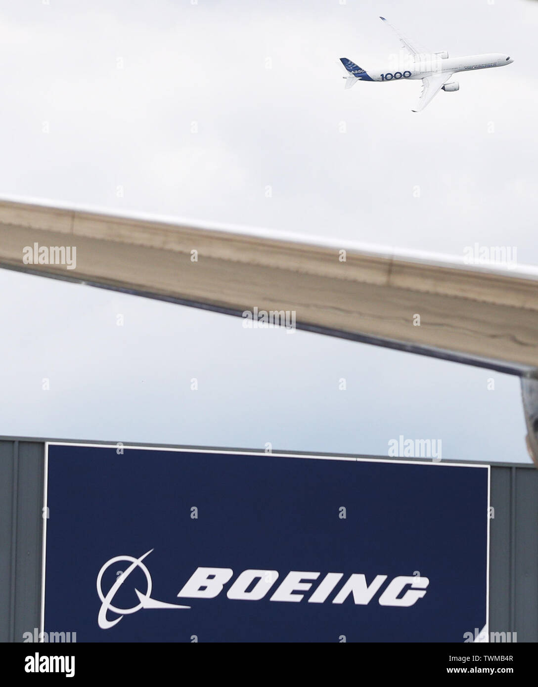 Paris, France. 20th June, 2019. An Airbus A350-1000 performs during a flight display at the 53rd International Paris Air Show held at Le Bourget Airport near Paris, France, June 20, 2019. Credit: Gao Jing/Xinhua/Alamy Live News Stock Photo