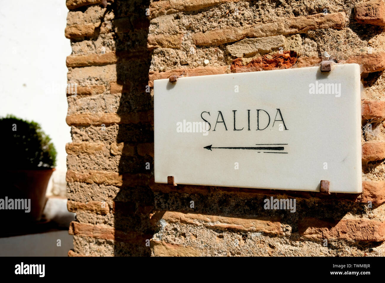 Exit sign in Spanish (salida) etched into a rectangular marble plate